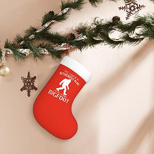 Yoigng Да, имам план за пензионирање Бигфут Божиќно порибување Божиќни чорапи Класичен празник за украсување камин што виси чорап