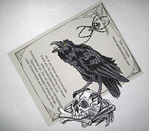 Равен врана црна птица на череп железо на лепенка шива на никогаш