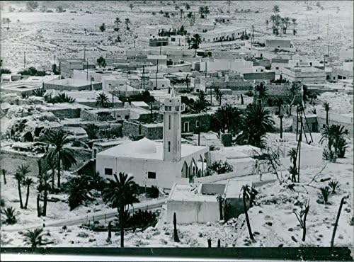 Гроздобер фотографија од гледиштето на главниот град на Јадо во подножјето на Д-Јебел Не Ф-УСА во Западна Либија, 1980 година.
