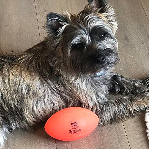 Spunky Pup Screak & Glow во Dark Football Dog Toy | Не токсични ден и ноќно фрлање фудбали за кучиња | Внатрешна и надворешна активна игра