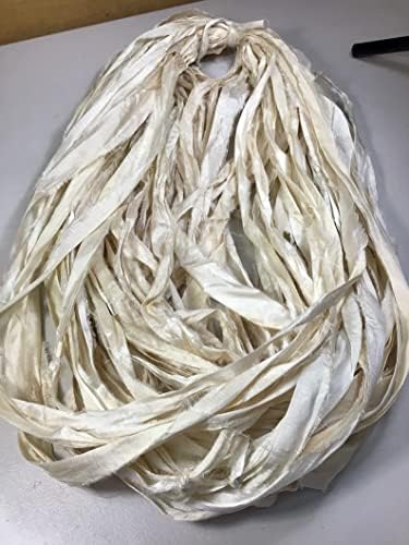 Рециклирана свилена лента од бела/крем/слонова коска од гроздобер излитена шик влакна уметност