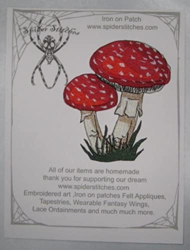 Токсична црвена и бела печурка мува агарична аманита мускарија железо на лепенка пајаци