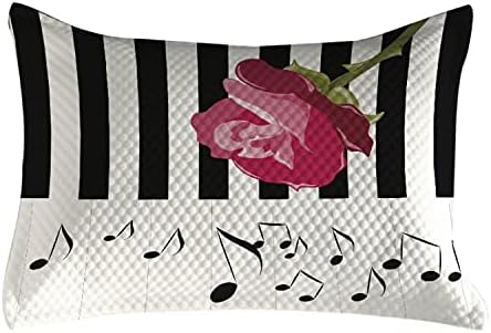 Ambesonne Modern Quilted Pemlowcover, рачна црвена роза на пијано со музички белешки романтична инструментална уметност, стандардна