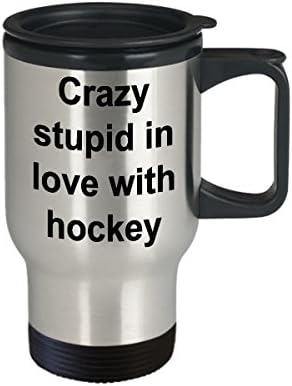 Хокеј смешна патувачка кригла кафе и идеја за подароци за играчи на играчи Новина шега шега луда глупава во loveубов со