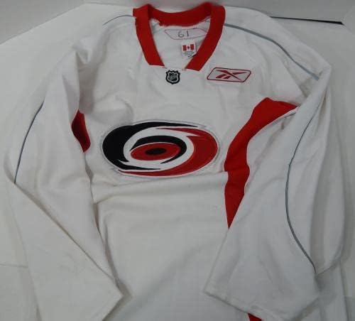 Каролина урагани 61 игра користеше бела практика Jerseyерси 56 DP24923 - Игра користена дресови во NHL