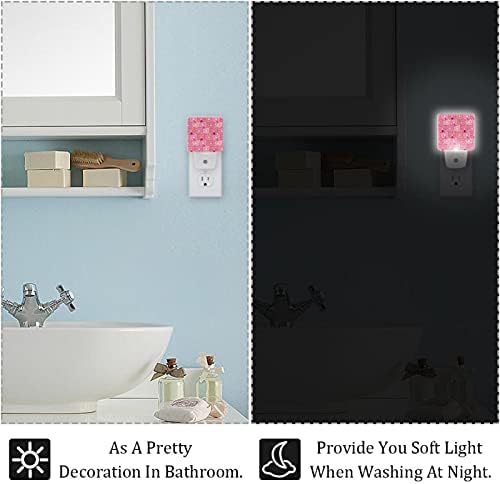 Пинк за розови свињи во ноќно светло автоматско затемнето LED ноќни светла, светли ноќни светла за детска соба во спална соба тоалет скали, 2 пакувања