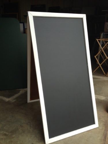 Приказ на тротоарот со црна креда од табла 48 x 24 двострана дрвена рамка бела