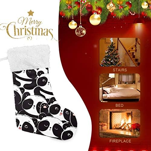 Алаза Божиќни чорапи Панда мечка Класик Персонализирани големи декорации за порибување за семејни сезонски празници Декор 1 пакет, 17,7 ''