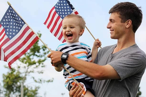 Американски капачиња со капаци за камиони за мажи за мажи прилагодливи летни памучни памучни мрежи за дишење патриотски американски знамиња