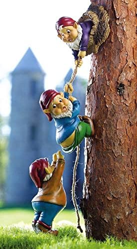 Големи елф гноми искачувајќи се држење на дрво, декор, гномејно дрво, се соочува декор на отворено скулптура, статуа на отворено чудно