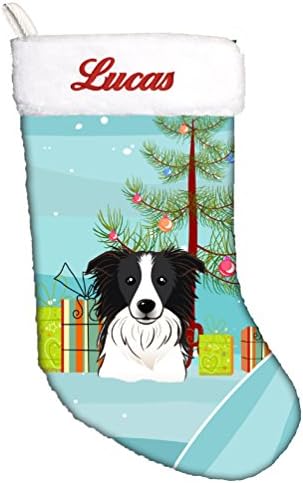 Богатства на Каролина BB1613CSEMB новогодишна елка и гранична колиба персонализирано Божиќно порибување, камин што виси чорапи Божиќна сезона забава
