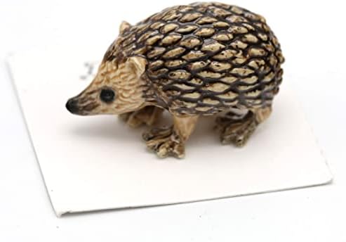 Малиот критериум еж Тиги - повеќебоен колекционерски дом украс за животни минијатурна порцеланска фигура