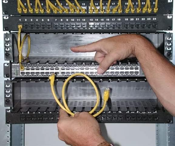 Уредна единица за управување со кабел за лепенка 2U