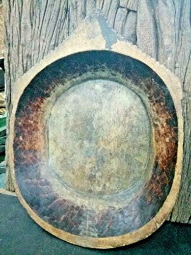 Гроздобер стара примитивна дрвена рака врежана чинија/парат со рачка во форма на желка