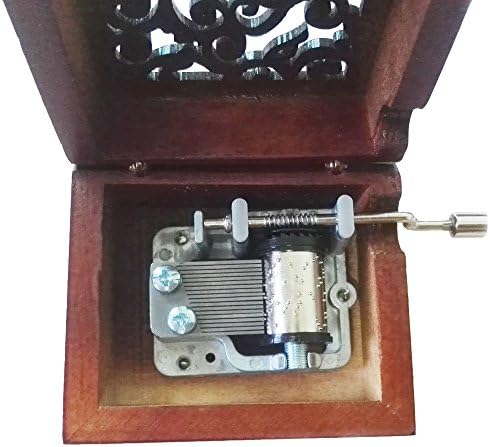 Fnly 18 Белешки Антички врежана рачна чудак дрвена музичка кутија со движење со сребрена боја, кутија за музички подароци, аниме лавот