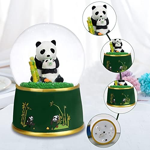 Панда јаде бамбус снежен глобус, 100мм разиграна животинска фигура во вода глобус музичка кутија со шарени LED светла и снегулки, внатрешна автоматска