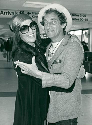 Гроздобер фотографија на Марти Фелдман со сопругата.