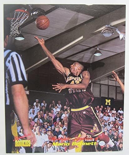 Марио Бенет потпиша автоматски автограм од 1995 година Дебитанти 8x10 Кошаркарска картичка - Автограмирана НБА фотографии