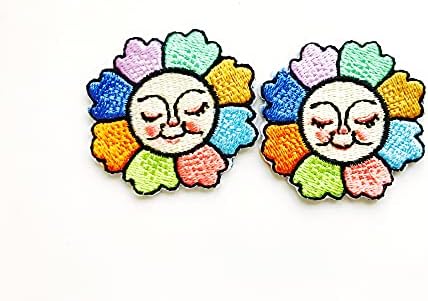 Сет од 2 мали. Мини цвеќиња пастелна боја среќна симпатична цртана филмови за шиење железо на извезена апликација знак знак за крпеница облека