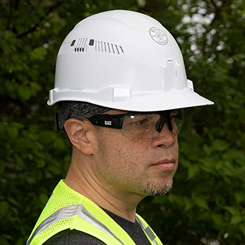 Клајн Алатки 60536 Безбедносни очила, професионални заштитни очила за PPE со полу-рамка, отпорни на гребење и анти-магла, затворен/отворен